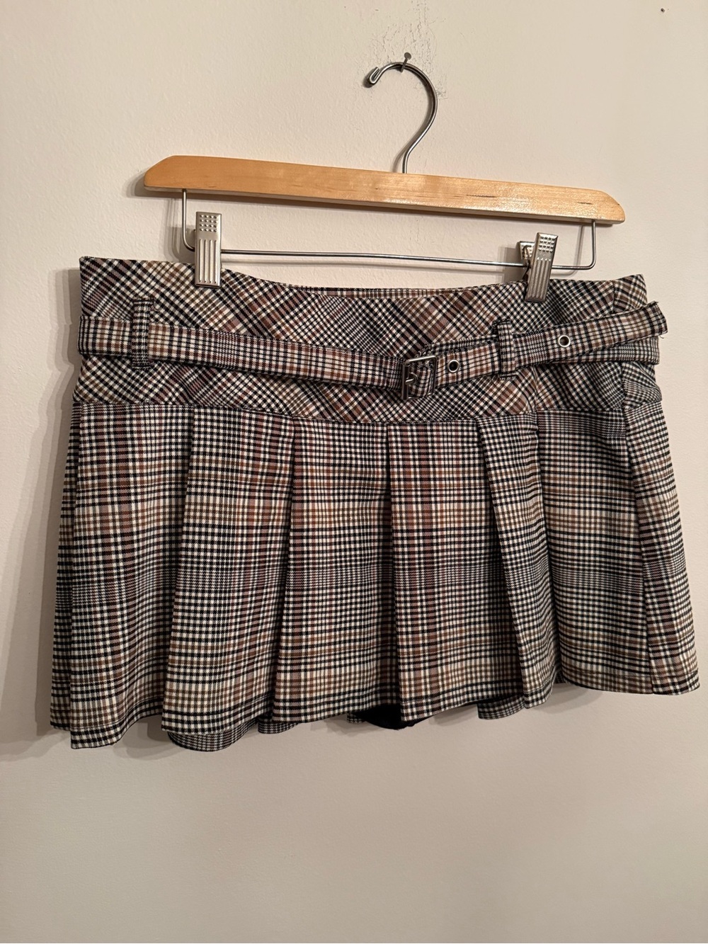 Windsor Plaid Pleated Mini Skirt with Attached Belt - Brown & Black